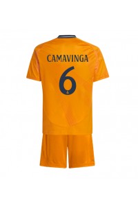 Real Madrid Eduardo Camavinga #6 Jalkapallovaatteet Lasten Vieraspeliasu 2024-25 Lyhythihainen (+ Lyhyet housut)